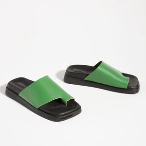 ALOHAS x Anthropologie Toe-Loop Sandals - Green